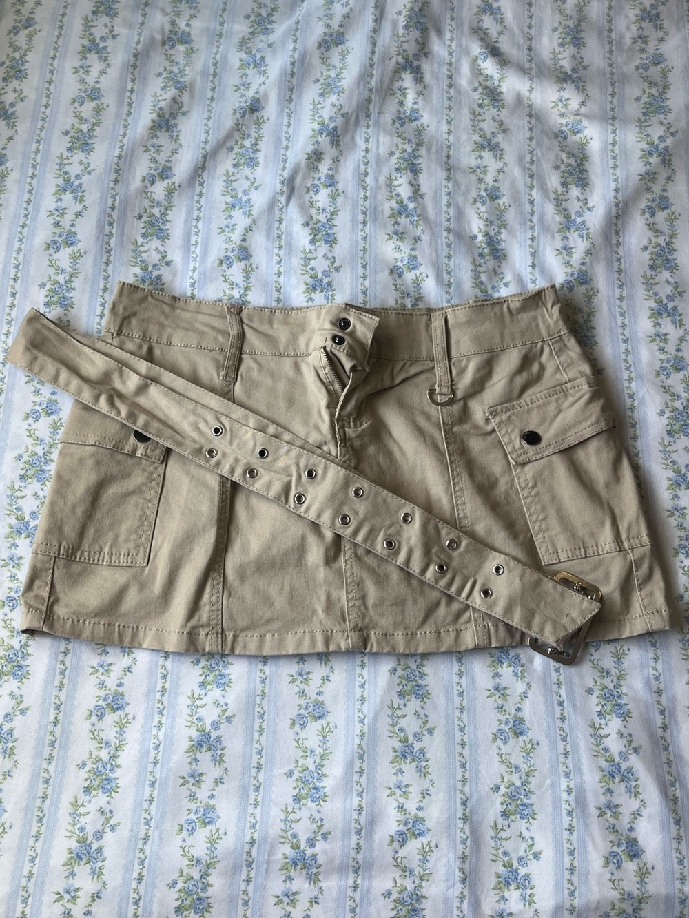 Cargo mini skirt with belt
